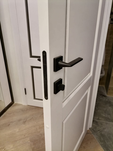 Дверь со стеклом Авен белый эмалит