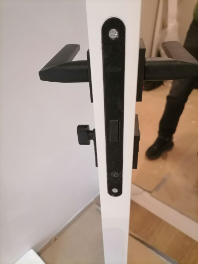 Дверь со стеклом Нарвик ПО белая эмаль